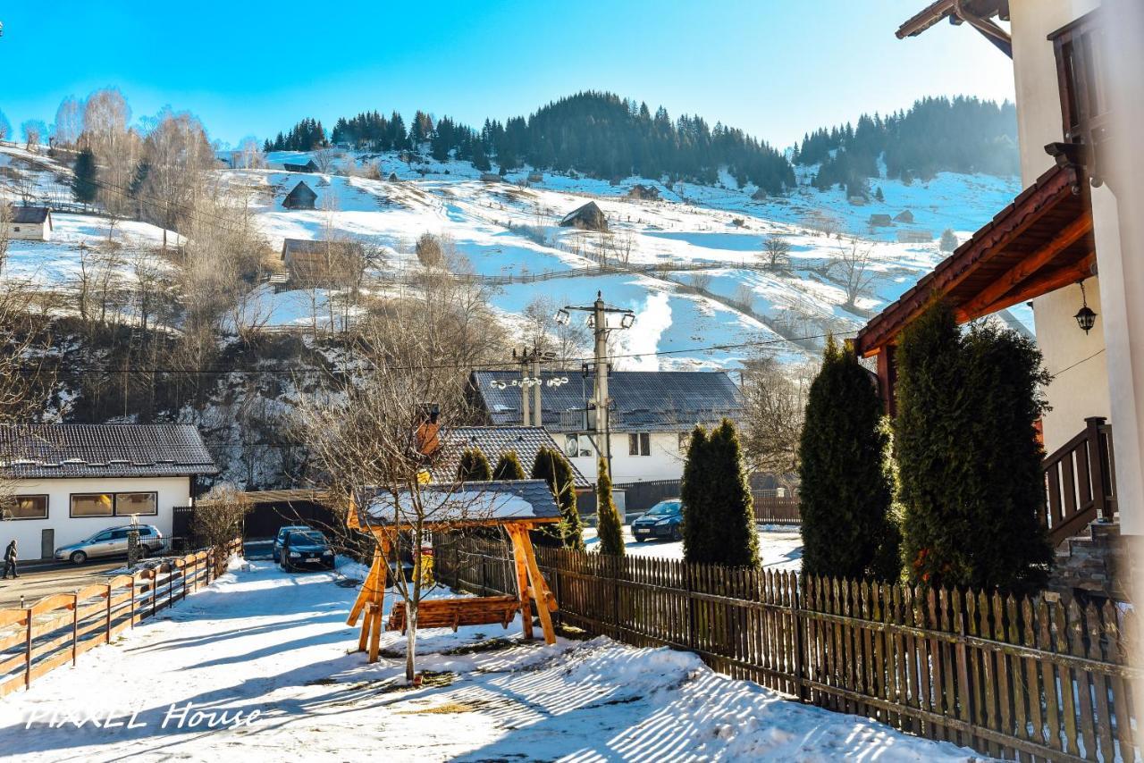 Pixxel House Hotel Moeciu De Sus Buitenkant foto