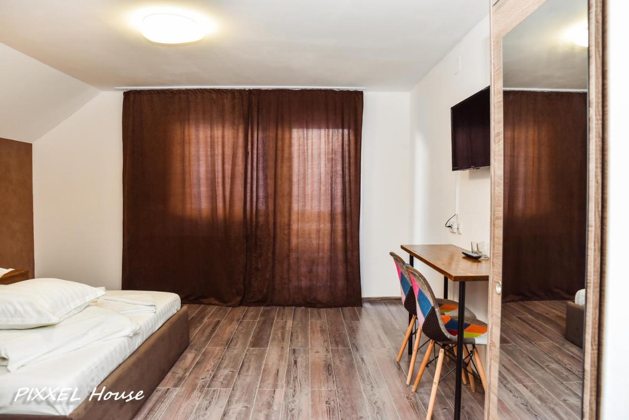 Pixxel House Hotel Moeciu De Sus Buitenkant foto