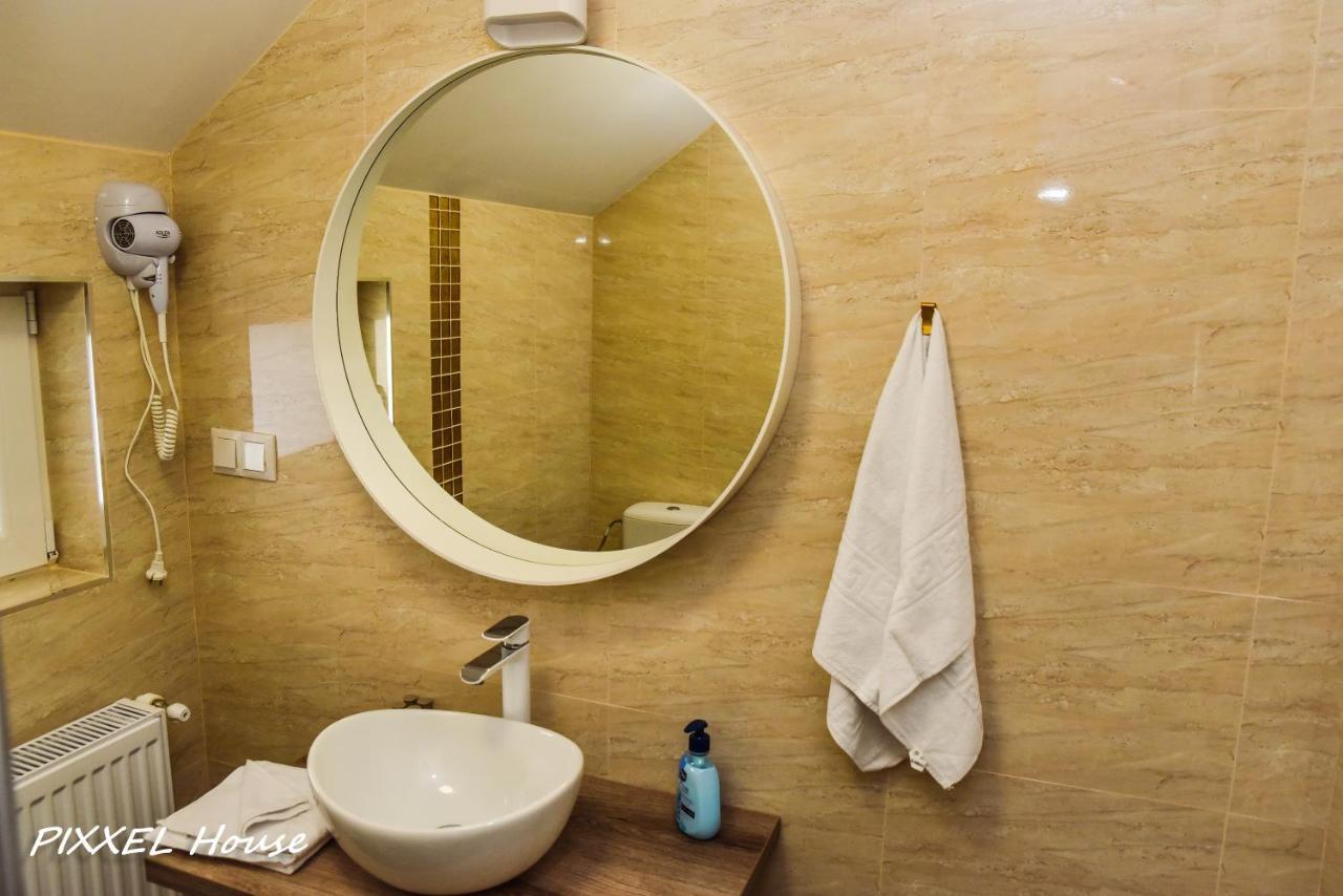 Pixxel House Hotel Moeciu De Sus Buitenkant foto